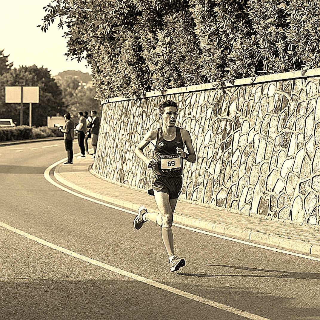Ngetich phá kỷ lục half marathon nữ 1:05:15: một giây đổi chủ, hai bảng thành tích khác nhau