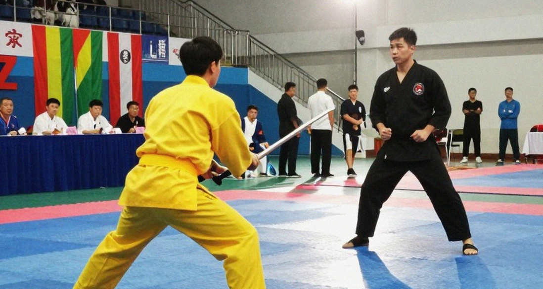 Cú KO 1:57 của Sal Everett: Khi trợ lý riêng của Dana White bước vào lồng bát giác