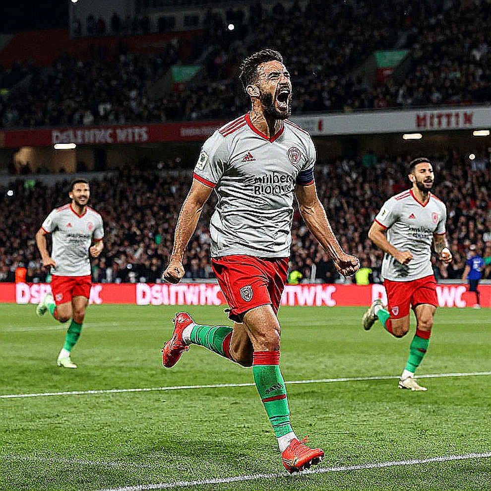 Bản hợp đồng 2,5 triệu euro bốc hơi khỏi Feyenoord: Đọc bảng lương thay vì bảng điểm Bản hợp đồng 2,5 triệu euro bốc hơi khỏi Feyenoord: Đọc bảng lương thay vì bảng điểm