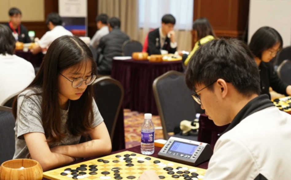 Sau 1.d4 d5, cả một thế hệ kỳ thủ lặng lẽ quay lưng với 2.c4