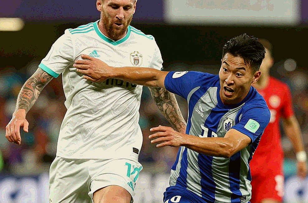 Ronaldo rời trại tuyển Bồ Đào Nha: Cú bắt tay đứt gãy và ván cờ quyền lực sau khung hình ở Madrid